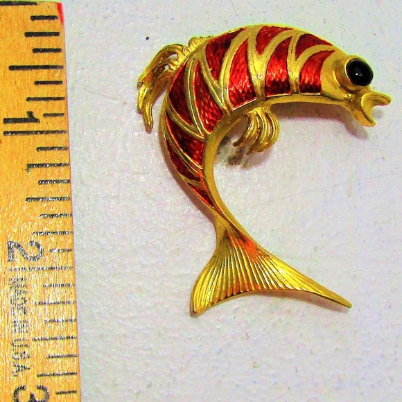 Golden Flopping Fish - Picture 2 of 8